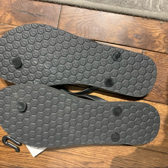 Cute Pineapple Design Flip Flops Women’s Size 9 - Picture 3 of 4